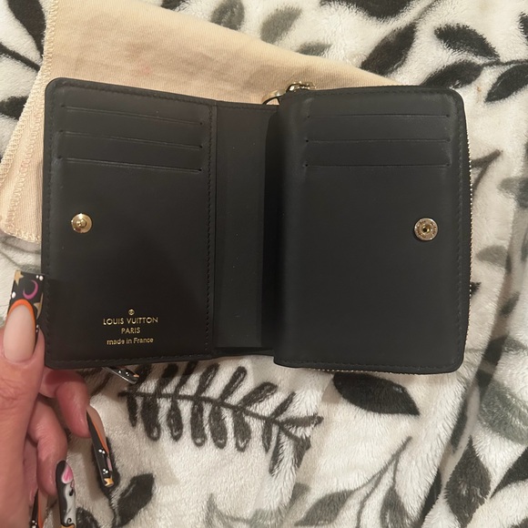 Louis Vuitton Black Coussin Lou limited edition Ski Collection 2024 - Picture 5 of 13